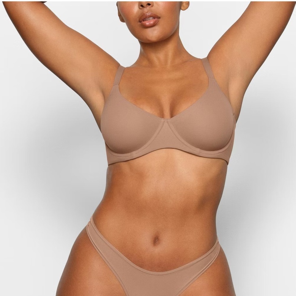 BNWT SKIMS Fits Everybody Unlined Demi Bra- 34DDD (Sienna)